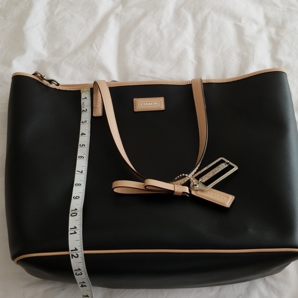 Coach purse - Picture 4 of 8